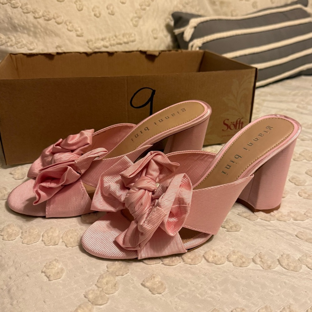 Gianni Bini Bow Heels